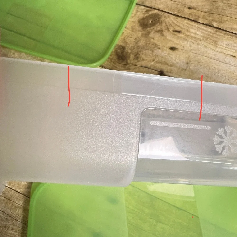 Tupperware Freezer Mates Shallow 2 Green Seals 2 1/4 c Snowflake 4165